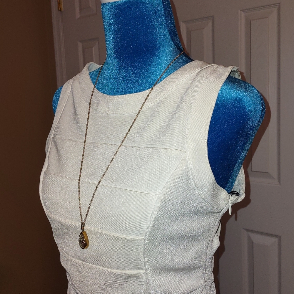 Dress - Picture 3 of 5